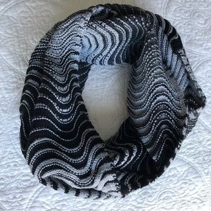 NWOT Calvin Klein Circle Scarf